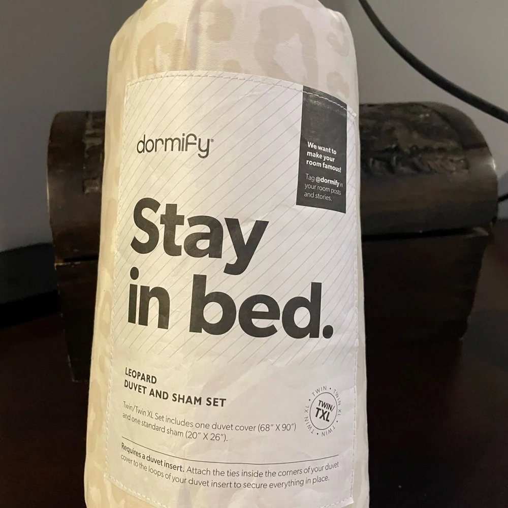 NWT Dormify Leopard Duvet/Sham Set